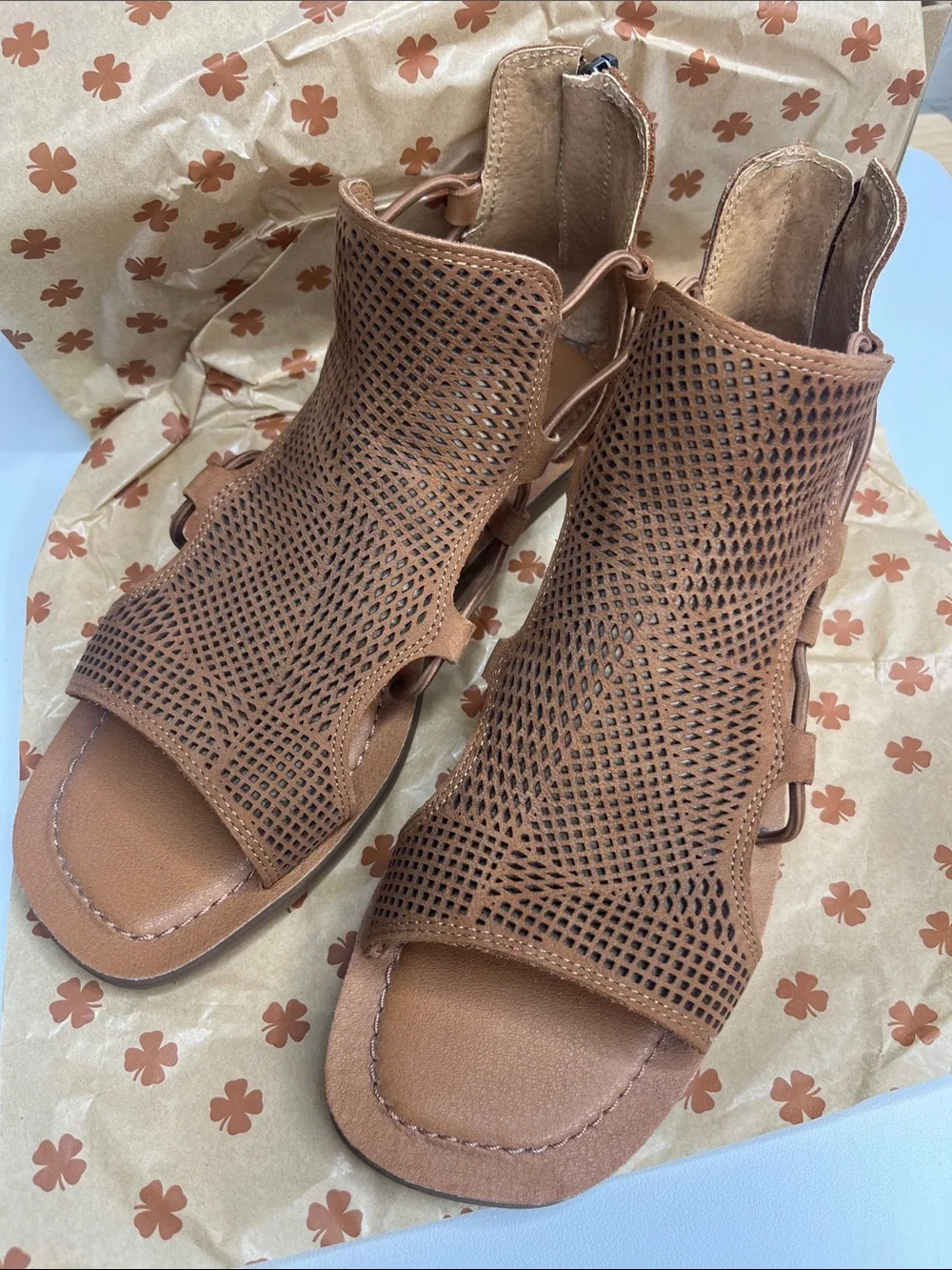 Lucky Brand Brown Perforated Gladiator Sandals LK – BARTEGA pinto gladiator